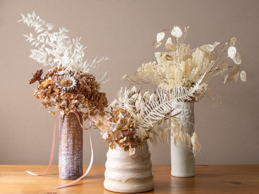 6 reasons we love dried flowers with a ceramic vase Keeeps