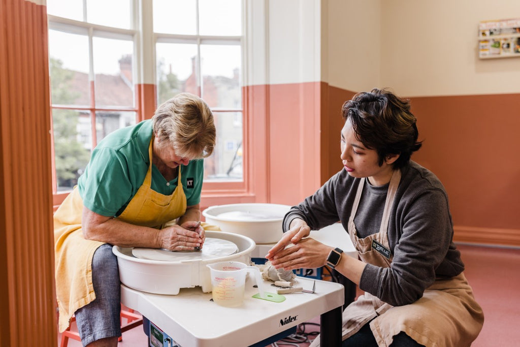 Shall I take a taster pottery class or a private pottery lesson?