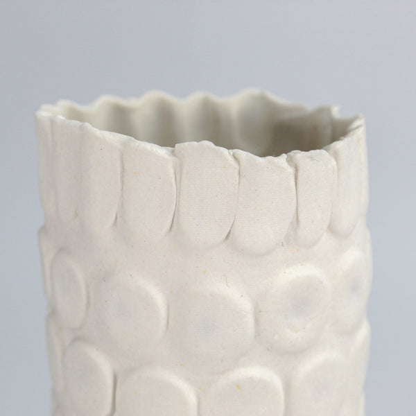 Slim porcelain vase with dried flowers Keeeps